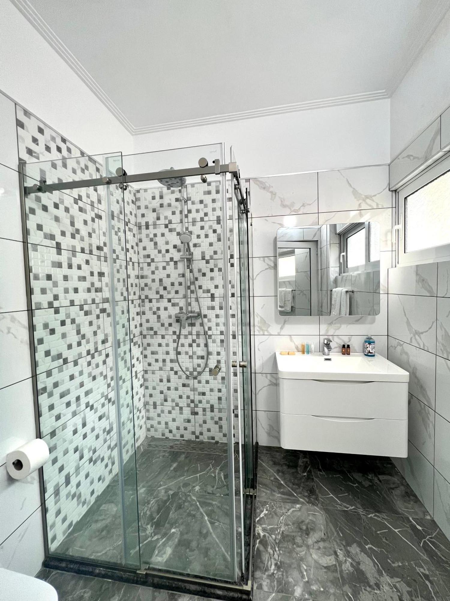Mistral Inn Himare Ngoại thất bức ảnh