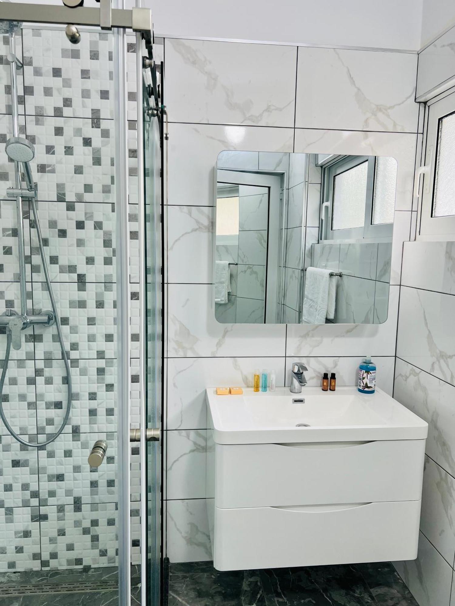 Mistral Inn Himare Ngoại thất bức ảnh